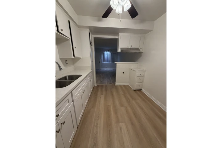 $2295 : Westwood 2 Bd 1 Bath $2,295 image 5