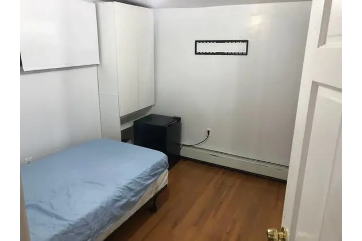 $650 : CUARTO AMOBLADO EN FLUSHING image 6