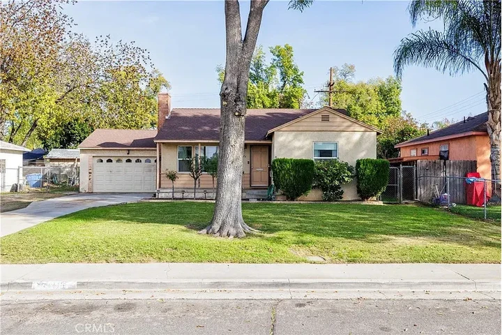 $1400 : 3 Bedrooms - Renta image 1