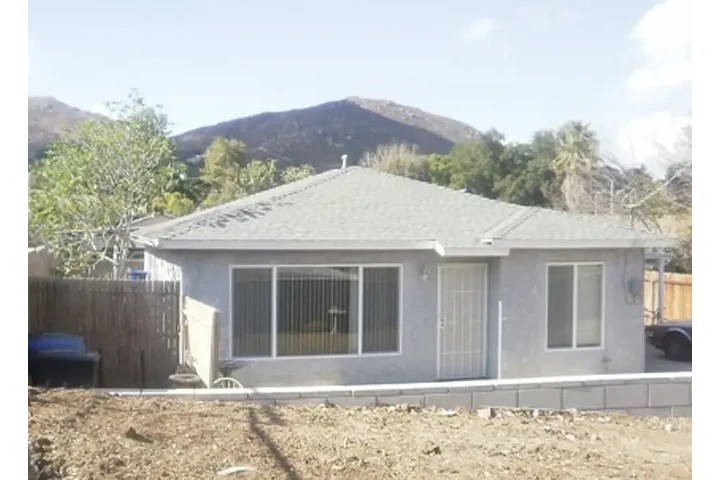 $1295 : La Sierra 2 Bedroom 1 Bath Hou image 2