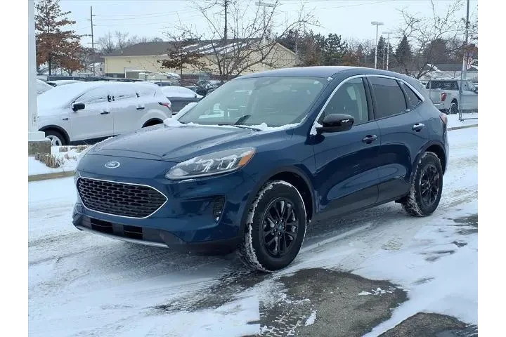 $16987 : Ford Escape 2020 AWD SE 4dr image 3