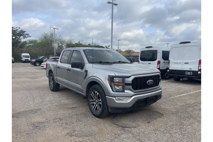 $33559 : Ford F-150 2023 4x2 XL 4dr S image 2