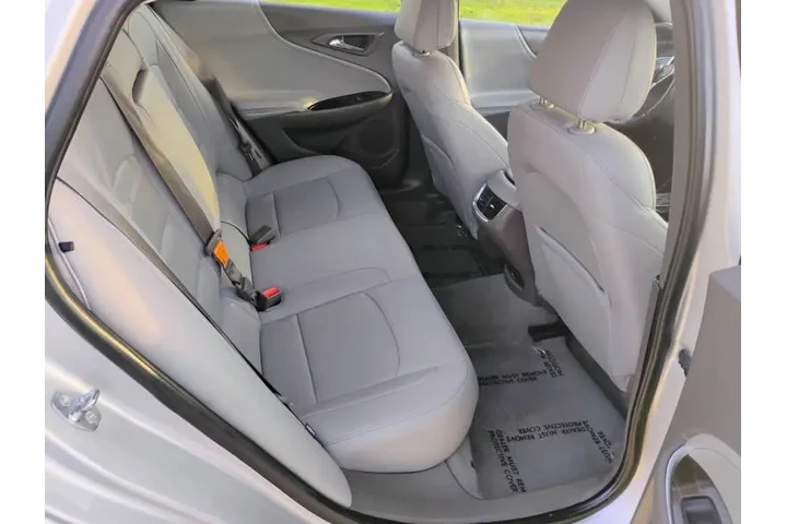 $10997 : 2017 Malibu Premier image 9