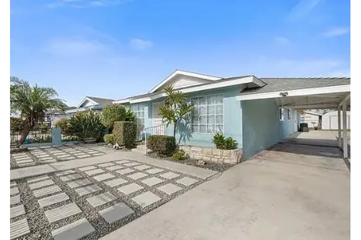 $2200 : HOUSE RENT IN Norwalk image 2