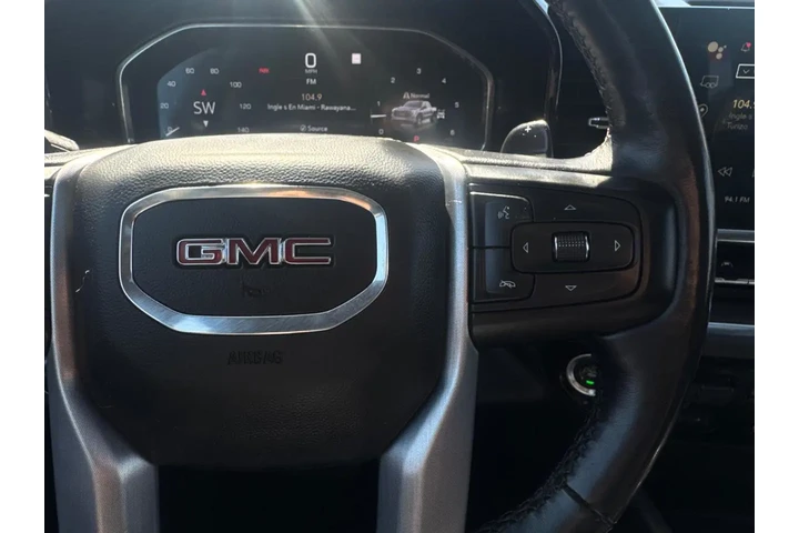 2022 GMC Sierra 1500 SLT Crew image 10