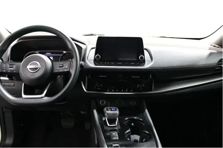 $19955 : Nissan Rogue 2022 SV 4dr Cro image 2