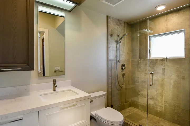 $1000 : Cozy Studio and 1-Bathroom image 8