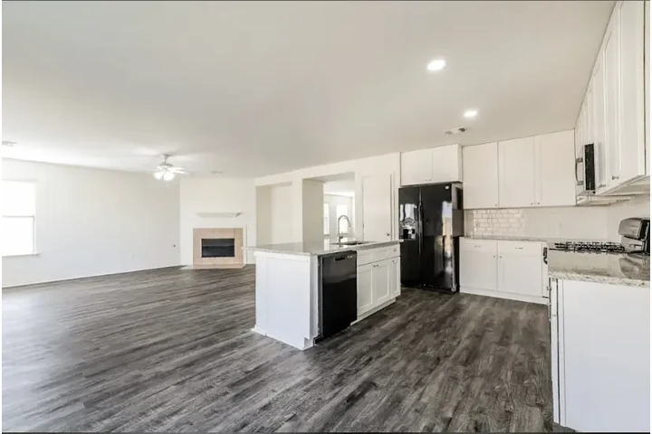 $1300 : Low income single family house image 1