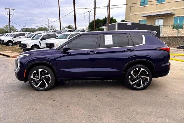 $24977 : Mitsubishi Outlander 2023 SE image 5