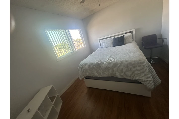 $775 : Cuarto En Ciudad De Hawthorne. image 6