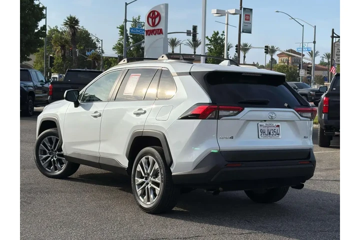 $34980 : Toyota RAV4 2023 XLE Premium image 10