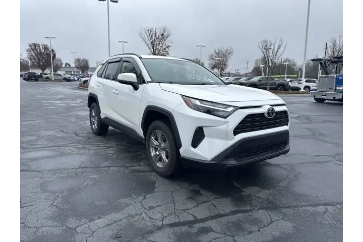 $26153 : Toyota RAV4 2022 XLE 4dr SUV image 2