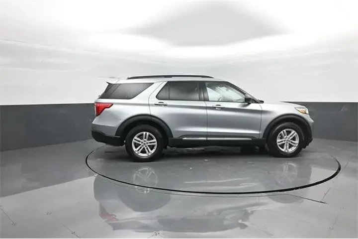 $32046 : Ford Explorer 2023 AWD XLT 4 image 8