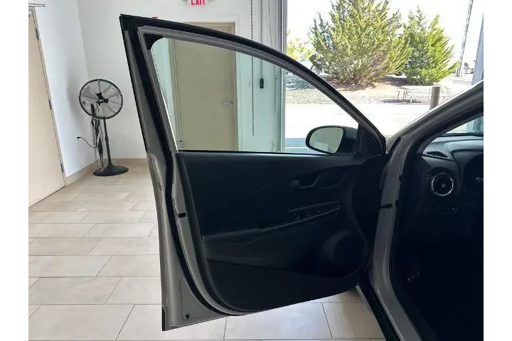 $19988 : Hyundai KONA 2023 AWD SEL 4d image 10