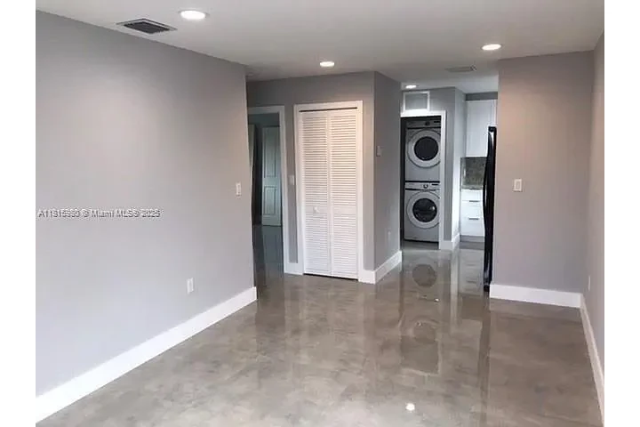 $900 : Casa en el corazón de Miami! image 6