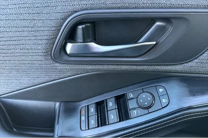 $17698 : Nissan Rogue 2023 SV 4dr Cro image 9