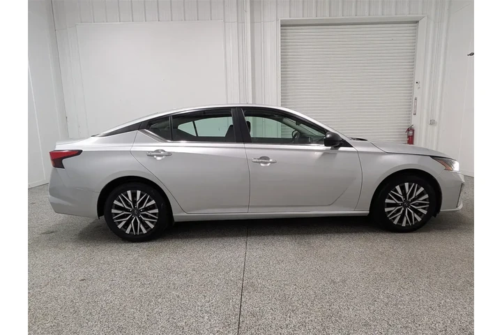 $21897 : Nissan Altima 2024 2.5 SV 4d image 2