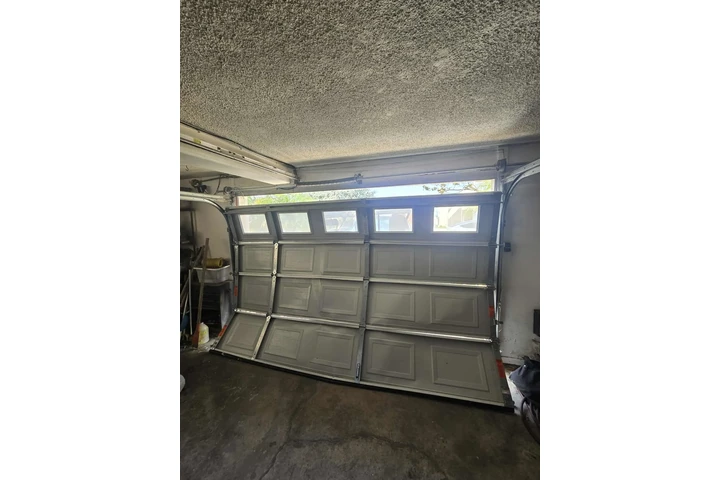 Rollup w/top window garag door image 4