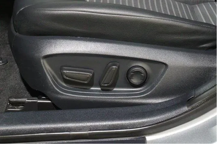 $29892 : Toyota Camry 2024 SE 4dr Sed image 4