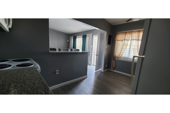 $950 : Apartamento de renta image 1