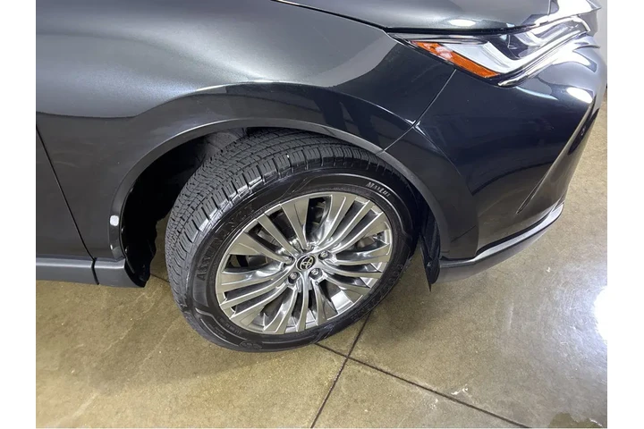 $30979 : Gold Certified2022 Venza XLE image 10