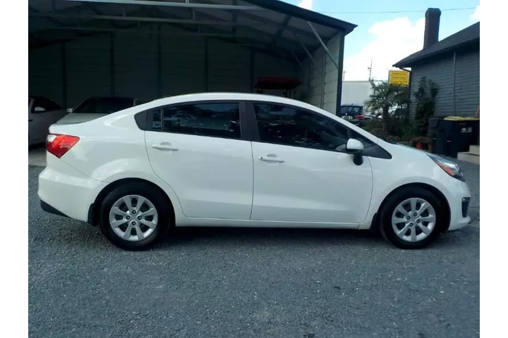 $7924 : 2017 Rio LX Auto image 6