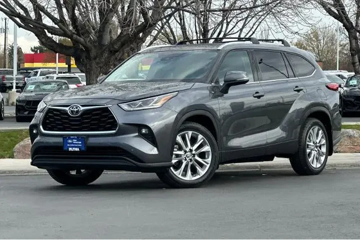 $33995 : Toyota Highlander 2020 AWD L image 1
