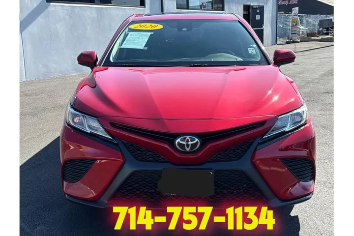 2020 Toyota Camry SE Sedan 4D image 5