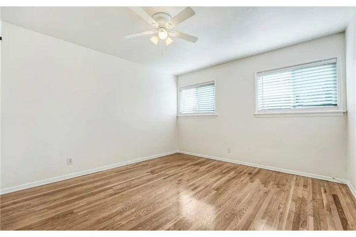 $2495 : 3 Bedroom in South Los Angeles image 6