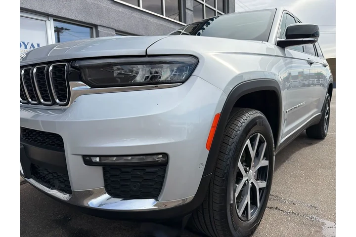 $26995 : 2024 Grand Cherokee L Limited image 8