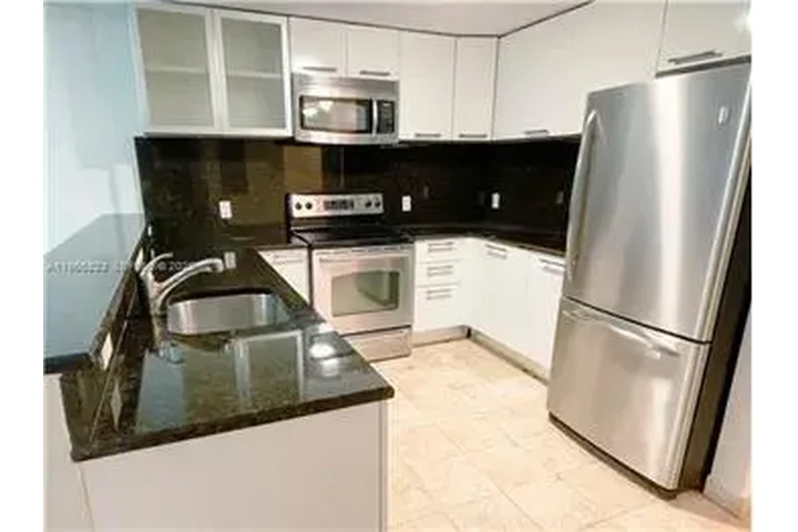 $3900 : Rental property with 1 bedro image 6