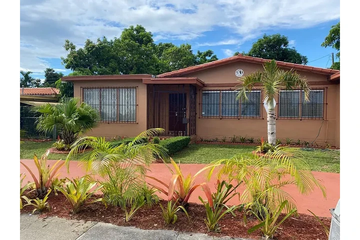 $1480 : North Miami 3 Bed & 2 Bath image 2