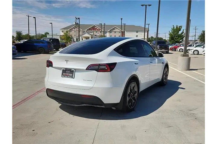 $29315 : Tesla Model Y 2021 AWD Long image 4