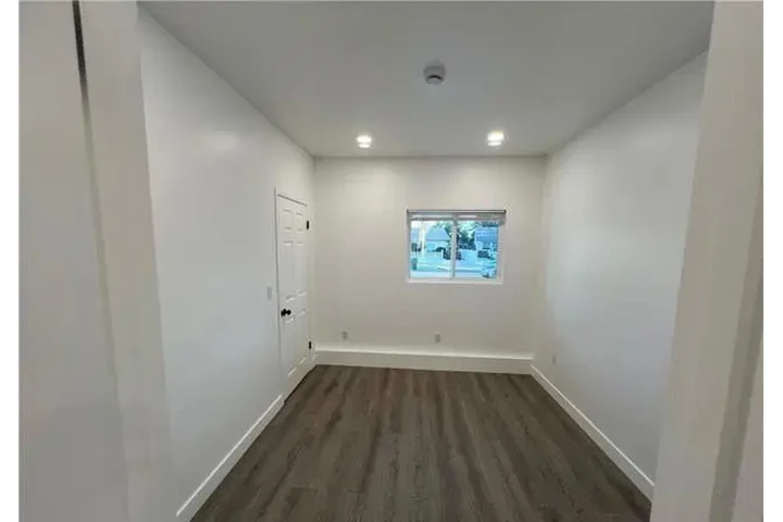 $1100 : estudio recién reformado image 6