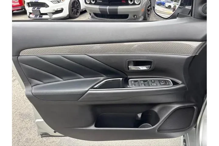 $18498 : Mitsubishi Outlander PHEV 20 image 9