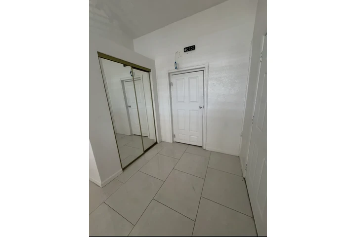 $1200 : Renta de Efficiency image 2