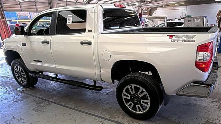 $31113 : 2019 Tundra SR5 5.7L V8 FFV C image 2