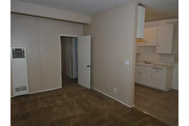 $800 : 1bed image 5