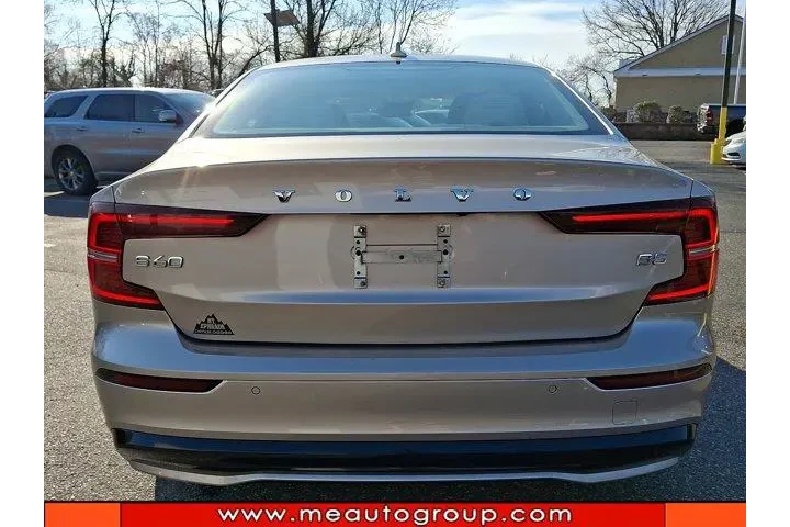 $21610 : Volvo S60 2024 B5 Plus Dark image 4