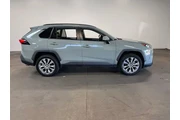 $25929 : Toyota RAV4 2021 AWD XLE Pre thumbnail