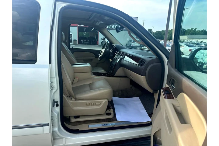 $13980 : 2014 Suburban 4WD 4dr LTZ image 9