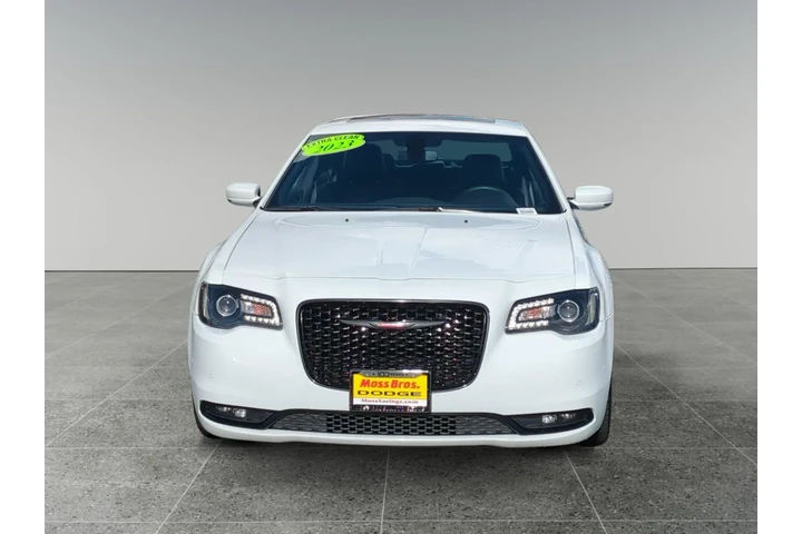 Chrysler 300 2023 S V6 4dr S image 8