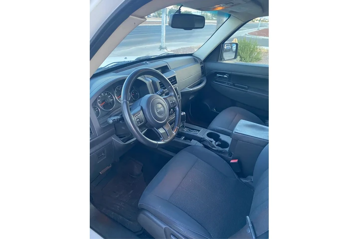 $6500 : 2012 jeep liberty image 5