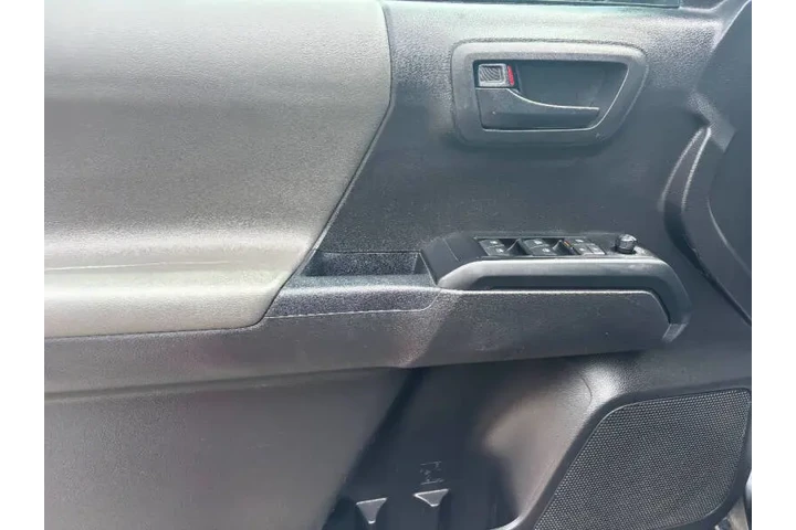 $34995 : 2023 Tacoma SR V6 image 10