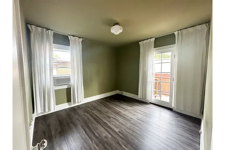 $800 : This beautifully 2 bed 1 !!! image 6