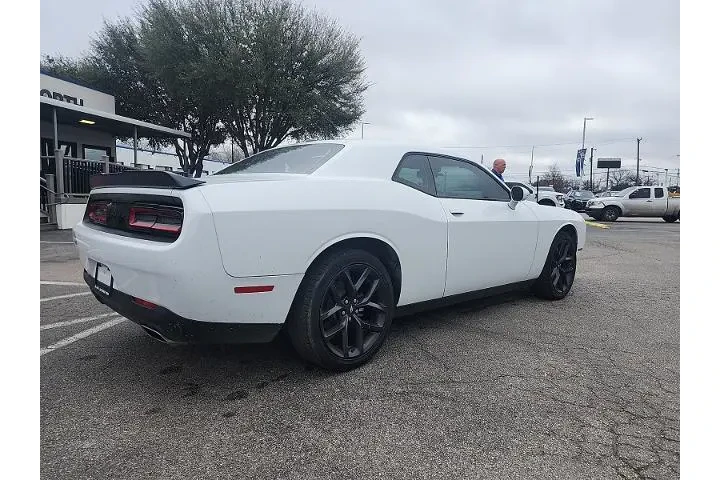$22998 : Dodge Challenger 2022 SXT 2d image 3