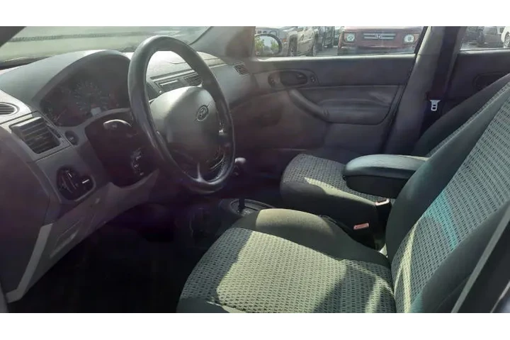 $2995 : 2005 Focus image 3