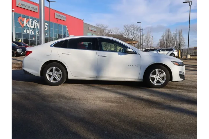 $17777 : Chevrolet Malibu 2024 LT 4dr image 10