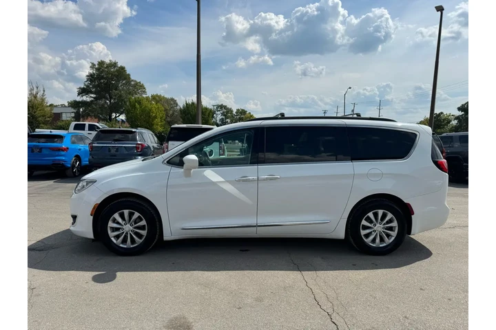 $8980 : 2017 Pacifica Touring-L FWD image 5