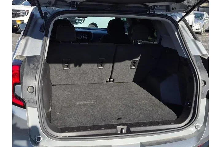 GMC Terrain 2024 SLE 4dr SUV image 9